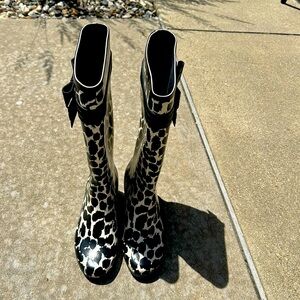 Black and white size 7 Kate Spade rain boots!